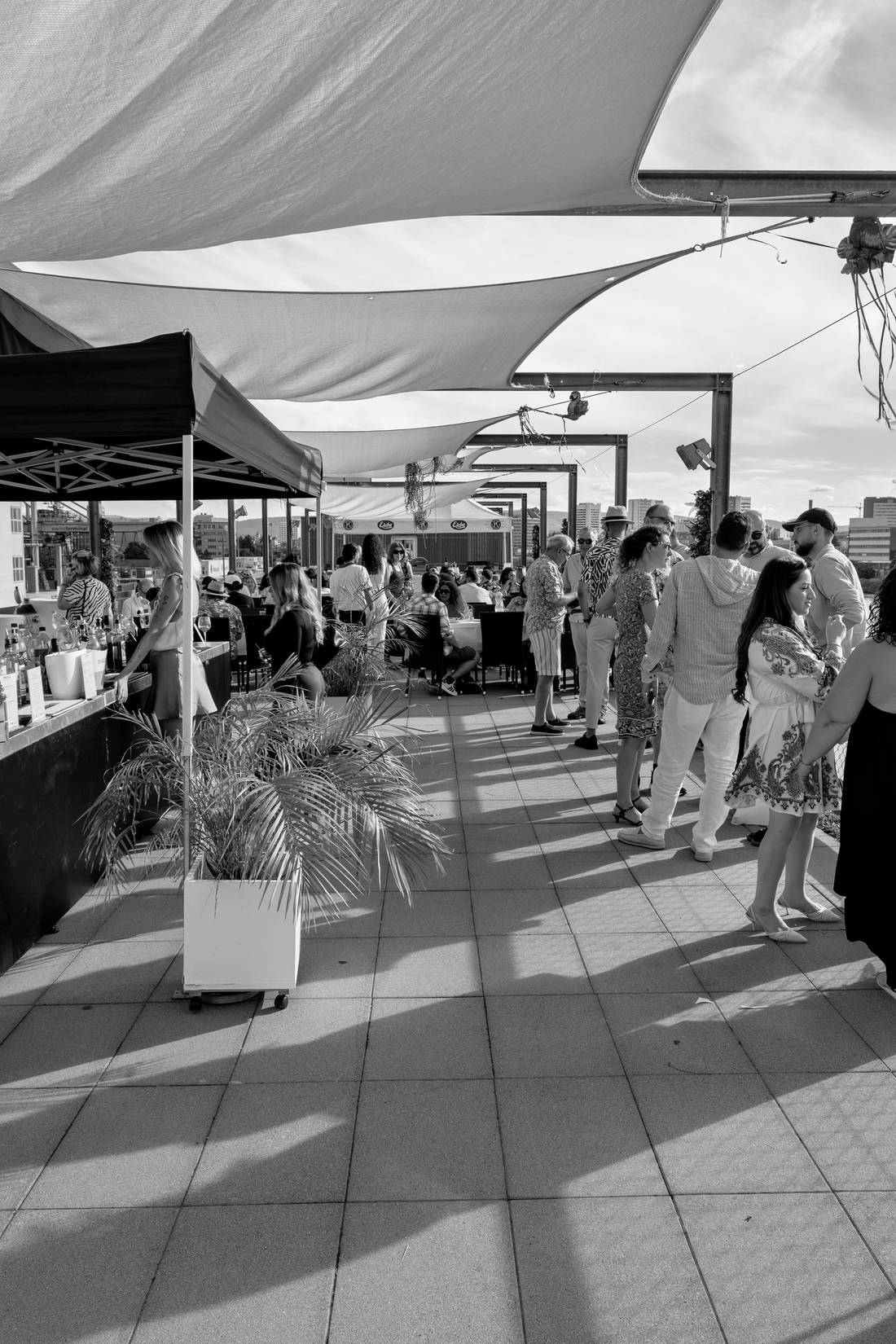 Die Bar in der Abendsonne